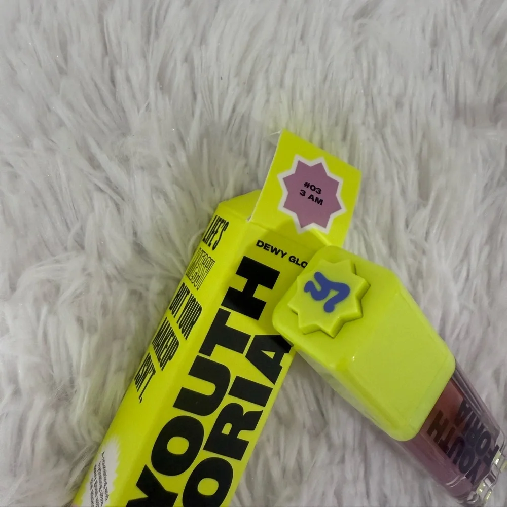 Youth Foria Dewy Gloss Lip Gloss Shade 3AM #03 Full size .21oz New In Box